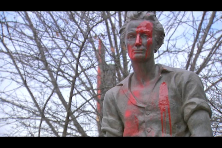 Lincoln Statue Vandalized in Chicago; War Against American Heroes Continues - The New American