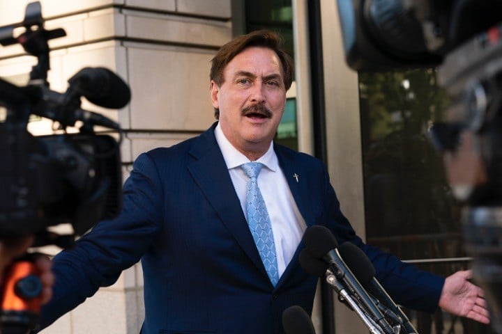 Trump Blasts “Weaponized Police State” as FBI Seizes MyPillow’s Mike Lindell’s Phone