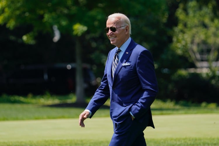 Three Latest Polls Show Biden’s Approval Rating Continuing to Sink - The New American